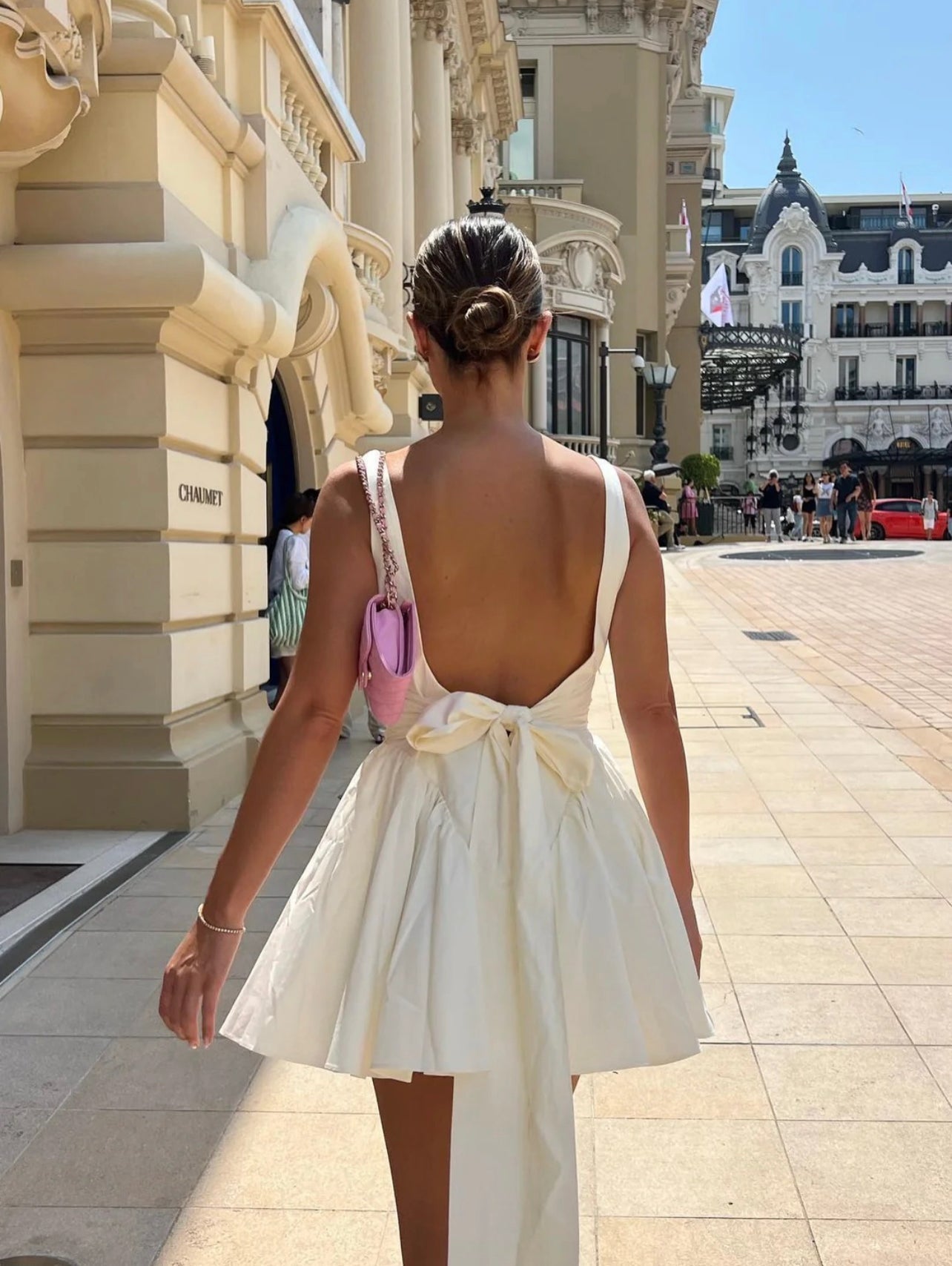 Chanelle - Mini-robe romantique avec dos ouvert