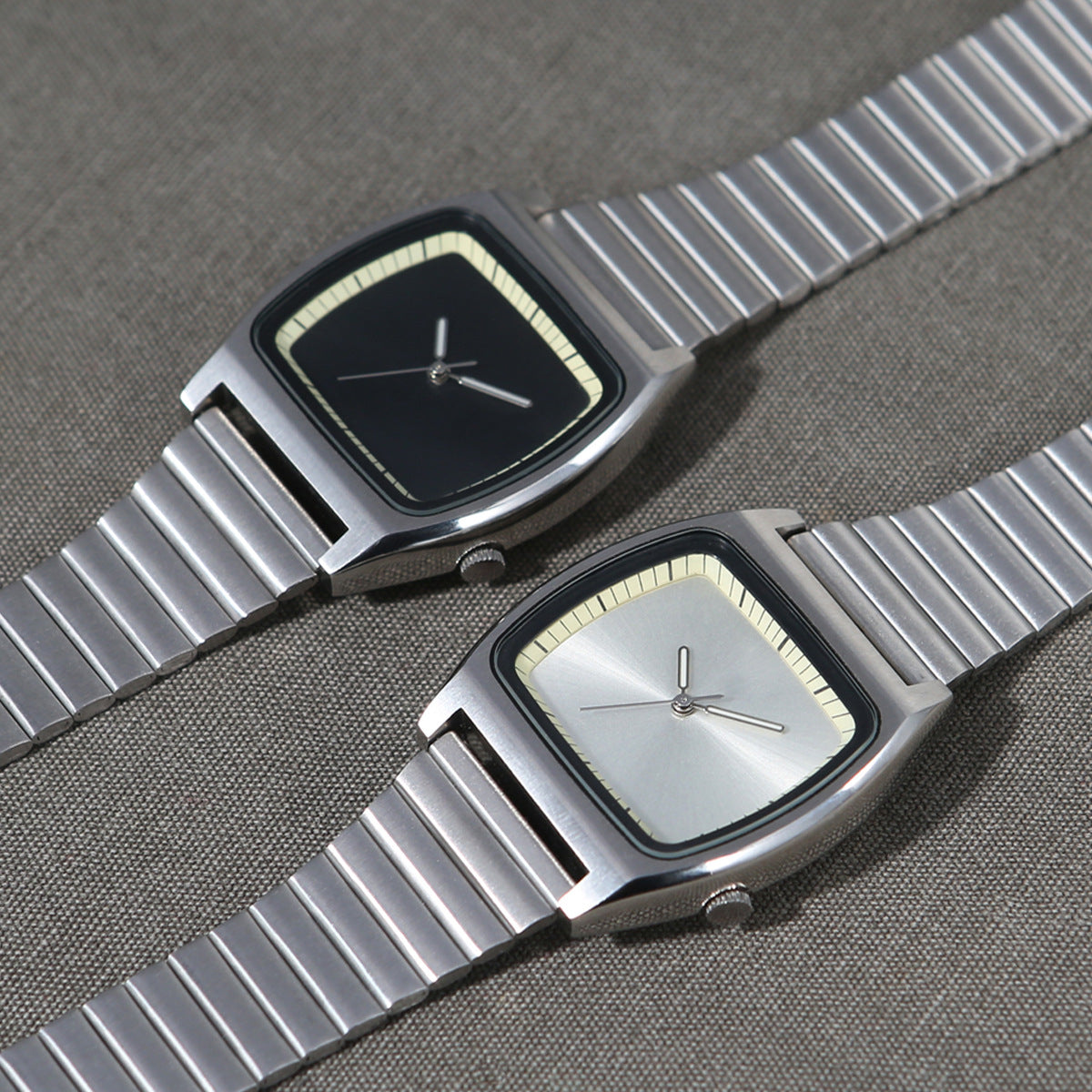 Montre minimaliste de précision