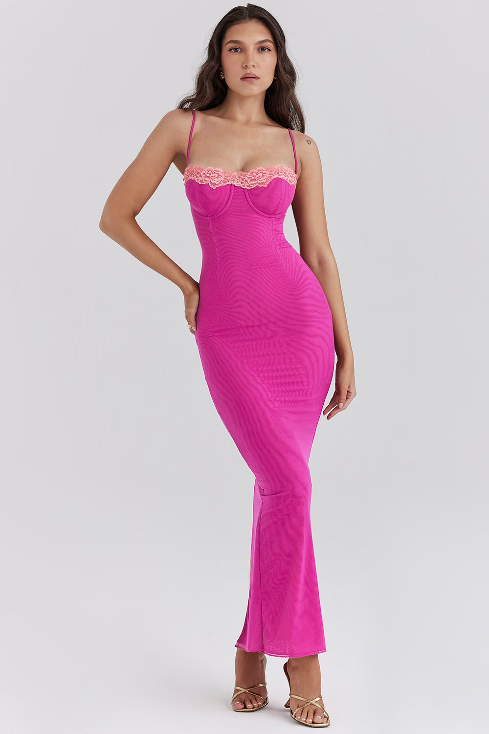 Faylinn - Robe longue fendue en dentelle contrastée