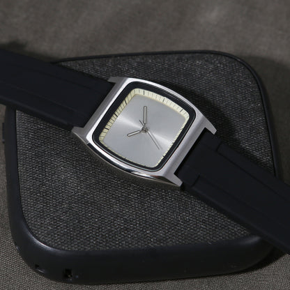 Montre minimaliste de précision