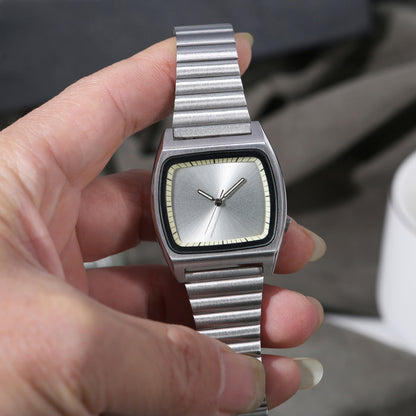 Montre minimaliste de précision