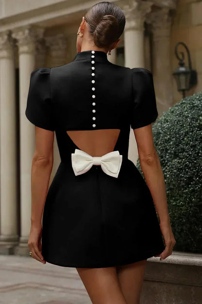 Lyraea - Mini-robe élégante à manches pétales